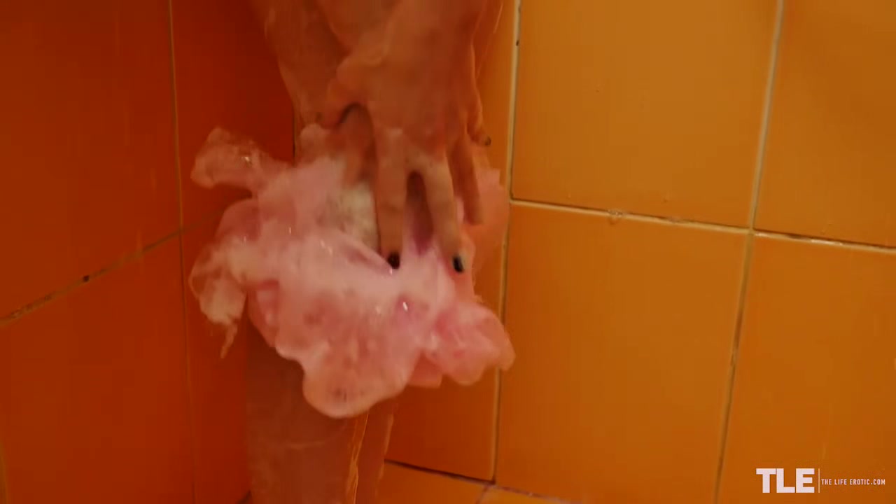 Yellow Shower 2 - Anna G - TheLifeErotic