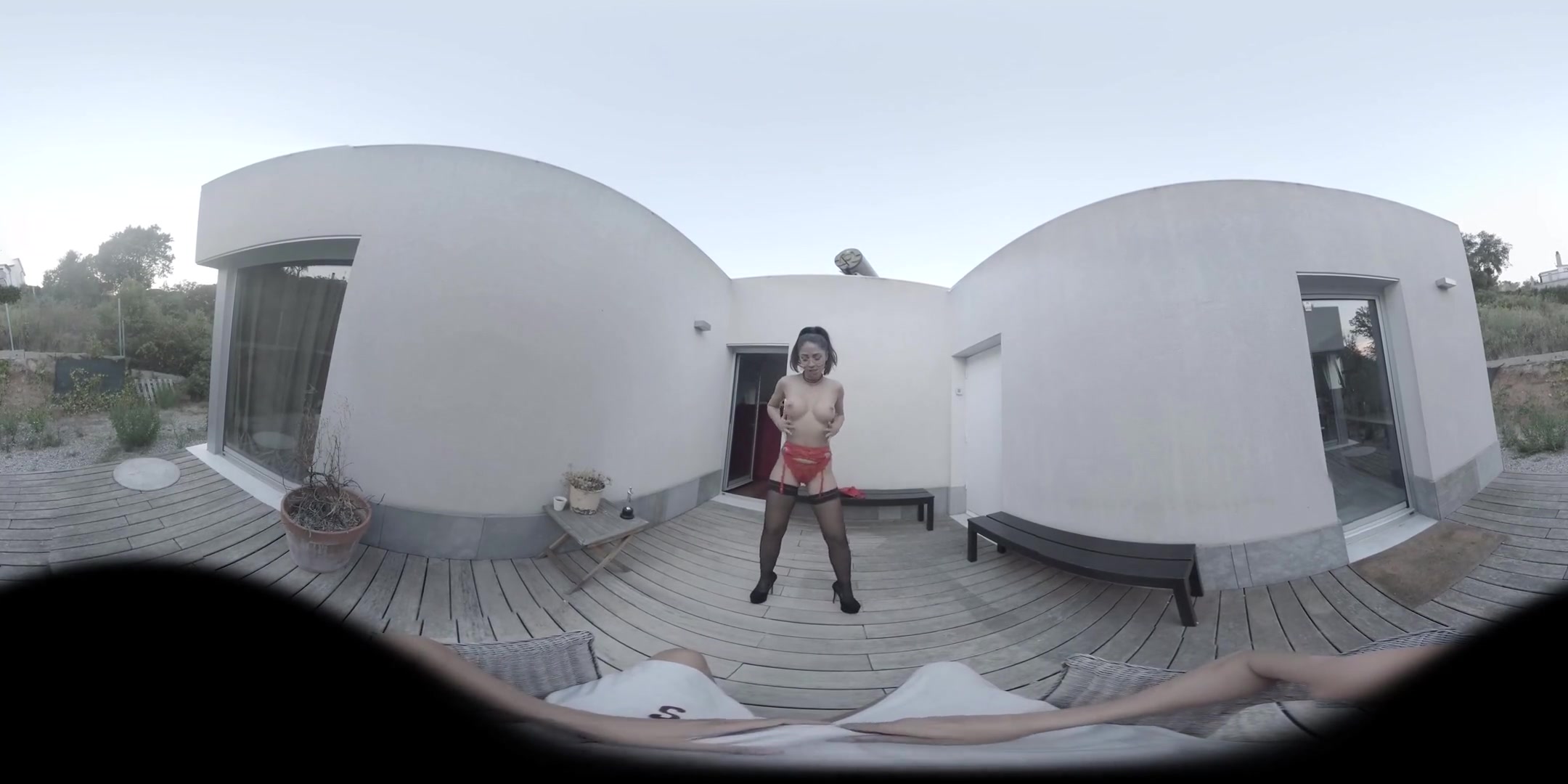 Julia De Lucia in The Naughty Secretary: Boss's House - VirtualPorn360