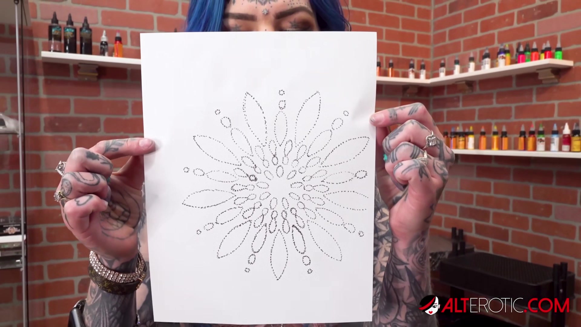 Amber Luke Pays Her Ass Tattoo with Her Pussy - AltErotic