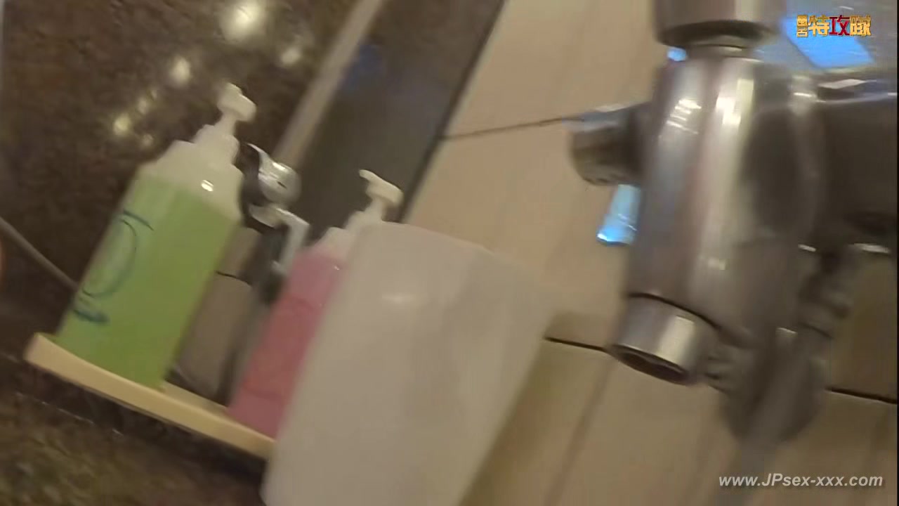 japanese public bathroom changeroom.100