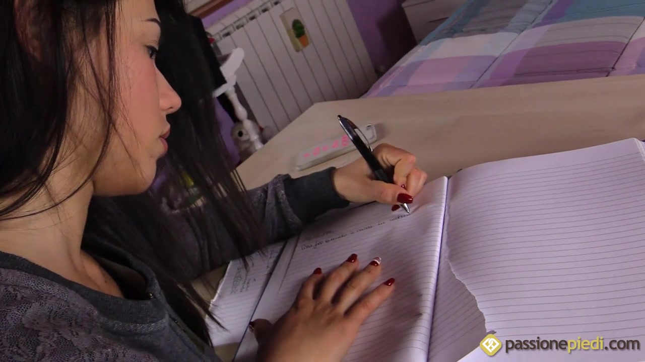 Brunette babes Petra and Gioia studying together