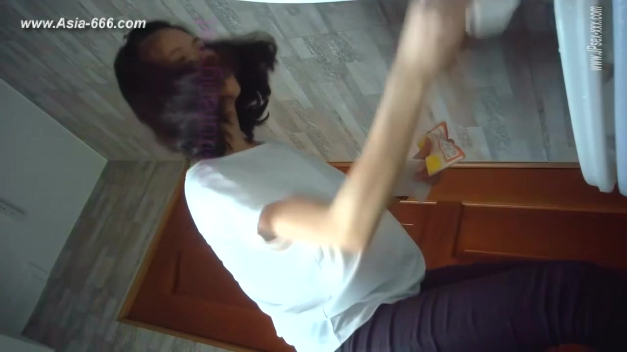 chinese girls go to toilet.291