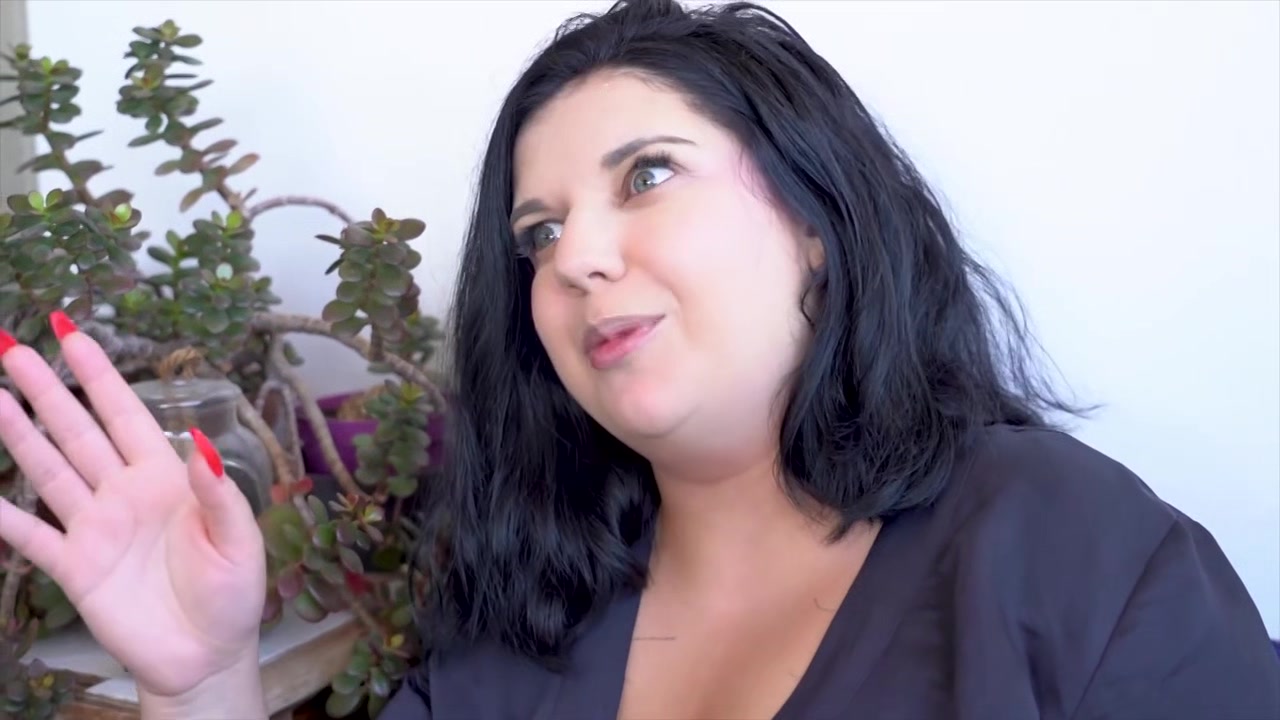Aurora, 39 years old, passionate about France! - Jacquie et Michel TV
