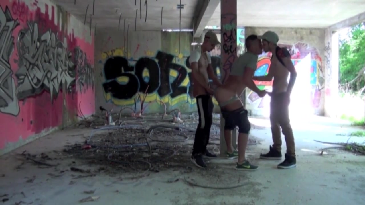 Slut used by 2 tops scally boy in exhib outdoor place - CrunchBoy