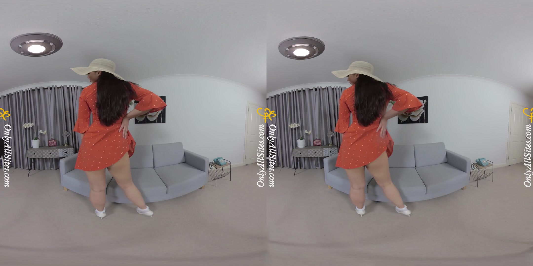 Alicia - Sexy Brunette - OnlyTease