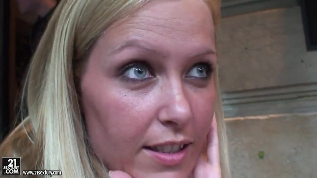 Cute blonde girlie Sophie Moone poses on cam