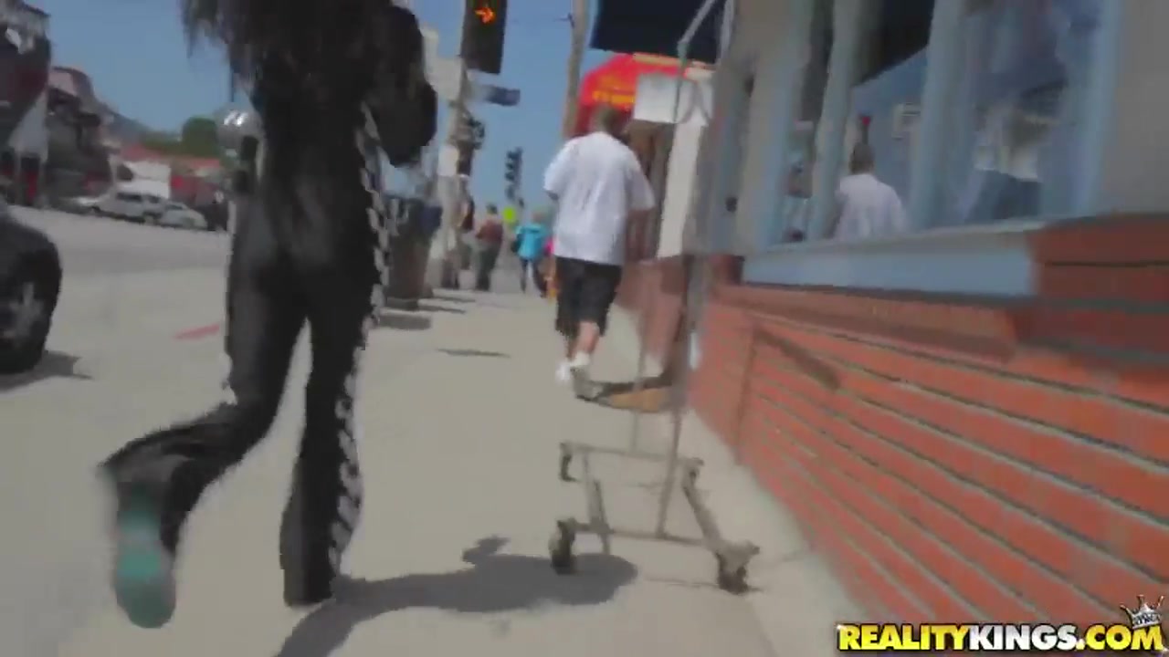 Amateur girls check out fuck machine on the street