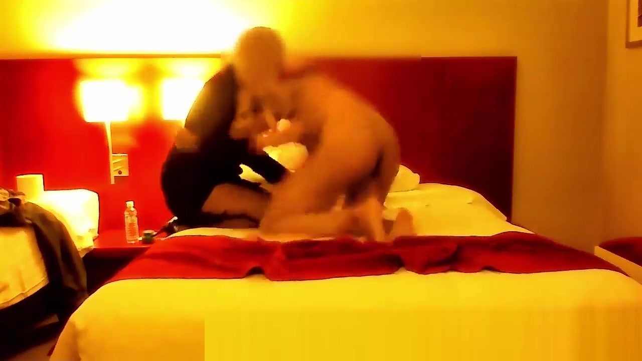 Travesti se la cojen 3 chicos en menos de 2 horas en el motel