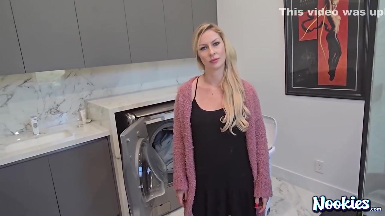 Nookies - Hot Housewife Fucked Outdoors - Sydney Paige