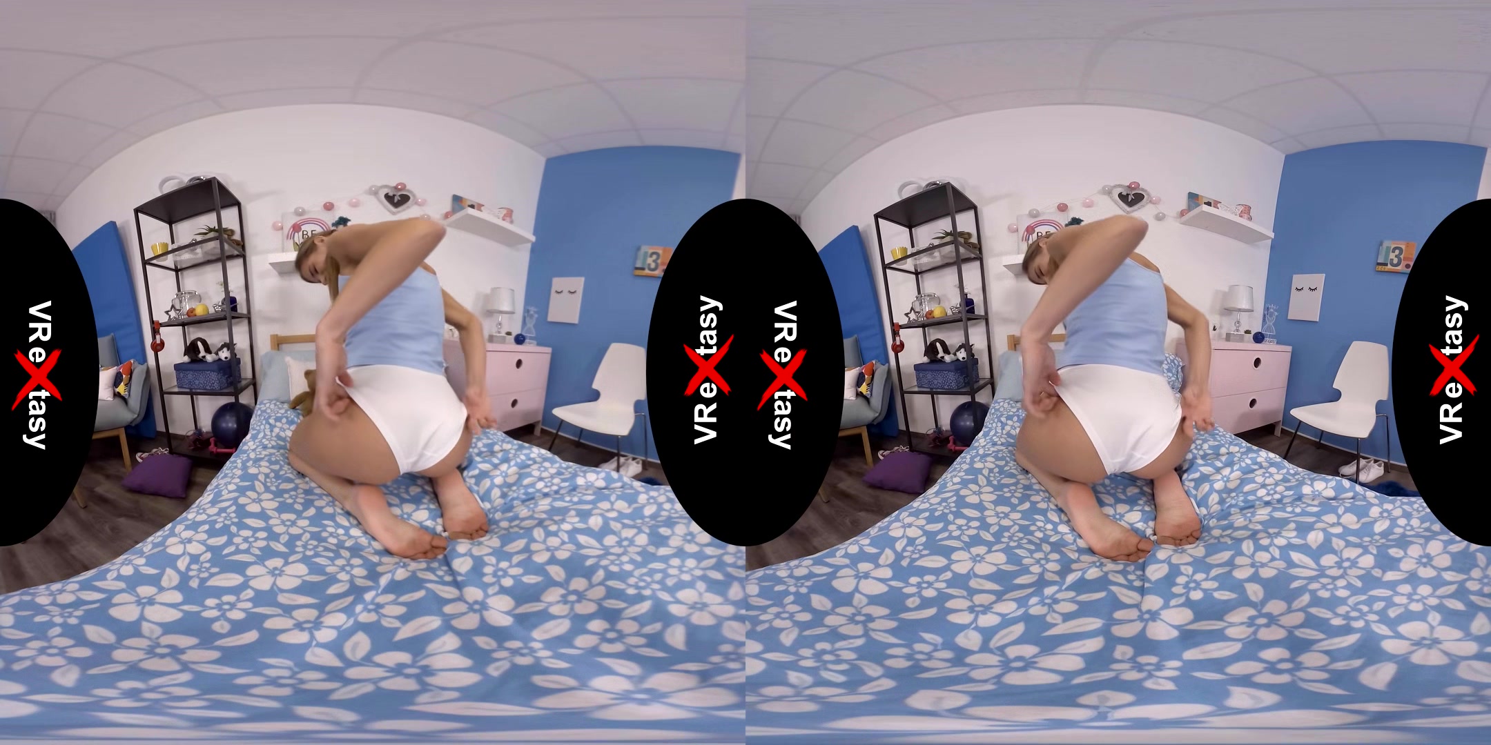 Morning Masturbation With Sarah Kay - Hot Pornstar Solo Masturbation On The Bed Vr