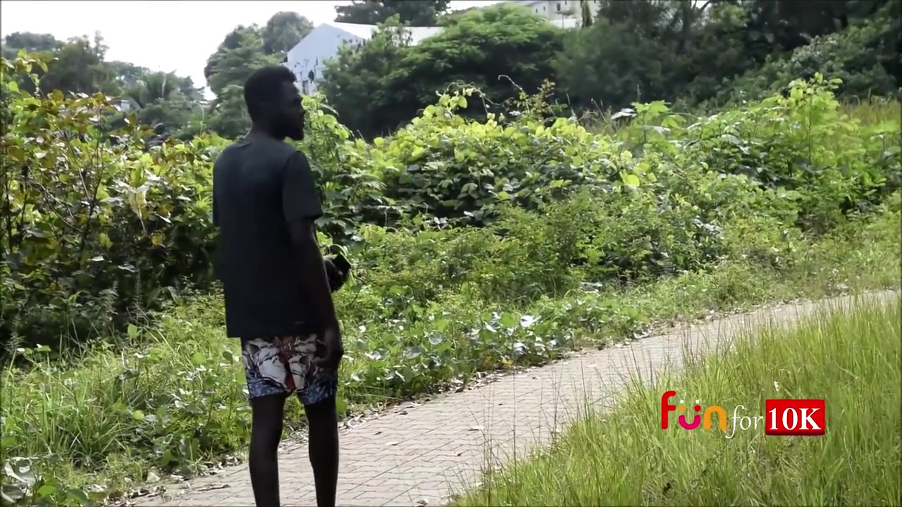 Met Queen Strolling In The Area And Decided To Fuck Her In The Bush