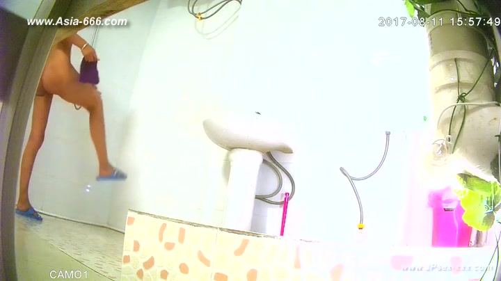 peeping chinese girls bathing.5