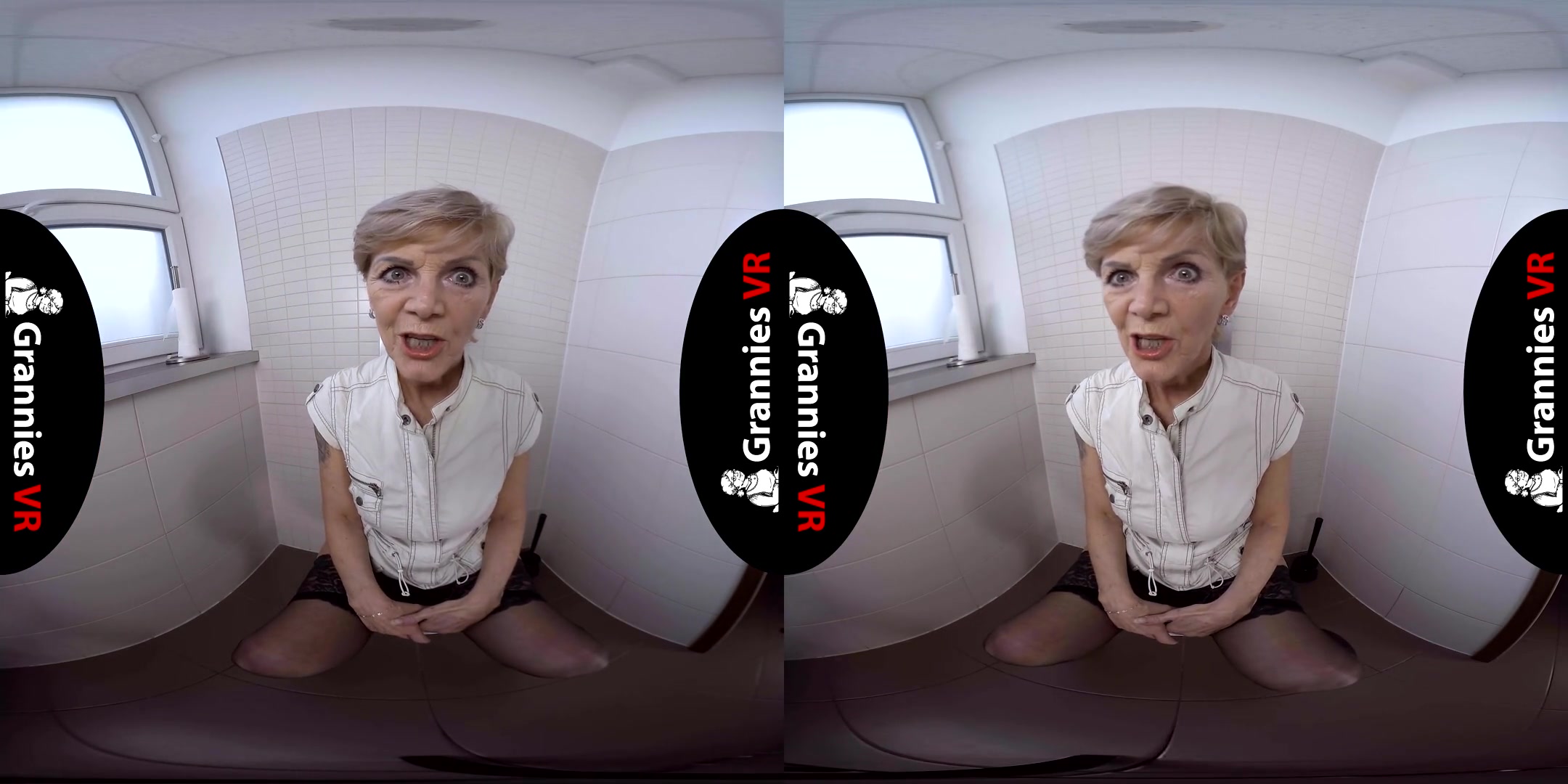 Lady Diana Tinkling on the Toilet - Granny Fingering Peeing