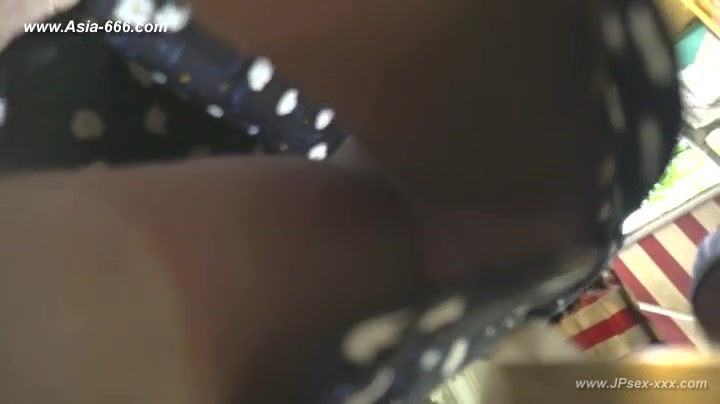 peeping chinese amateur upskirt.42