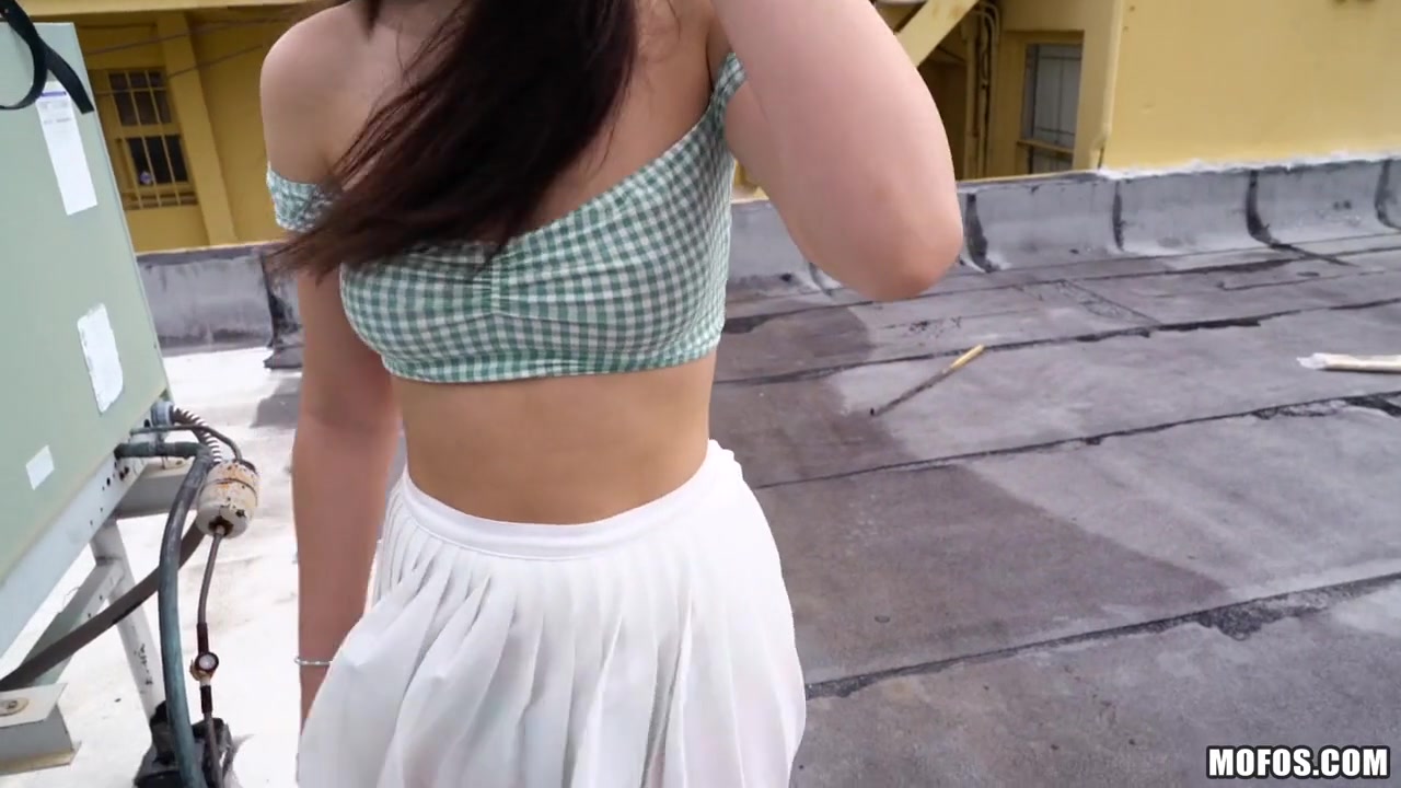 Joseline Kelly in Busty Girl's Asshole Stretched Out - PublicPickups