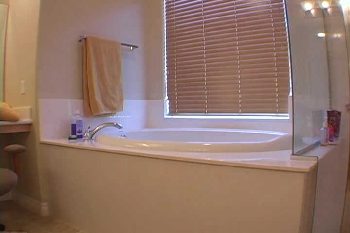 Showing my naked body in the bathroom