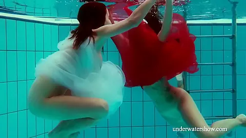 Two Hotties Naked In The Pool