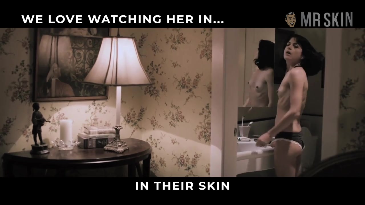 Battle of the Babes: Selma Blair vs. Neve Campbell - Mr.Skin
