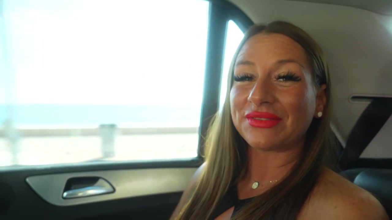 Charline, 20 years old, true to herself! - Jacquie et Michel TV