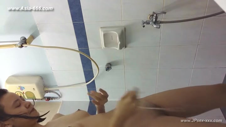 peeping chinese girls bathing.34_2