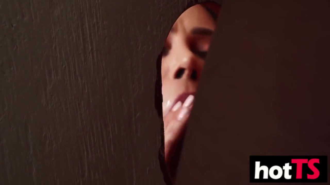 Johnny Hill And Korra Del Rio - Trans Queen Goes To A Glory Hole At