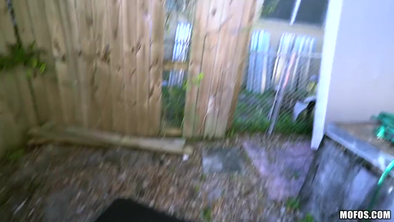 Went For A Quickie In Backyard - Haley Reed