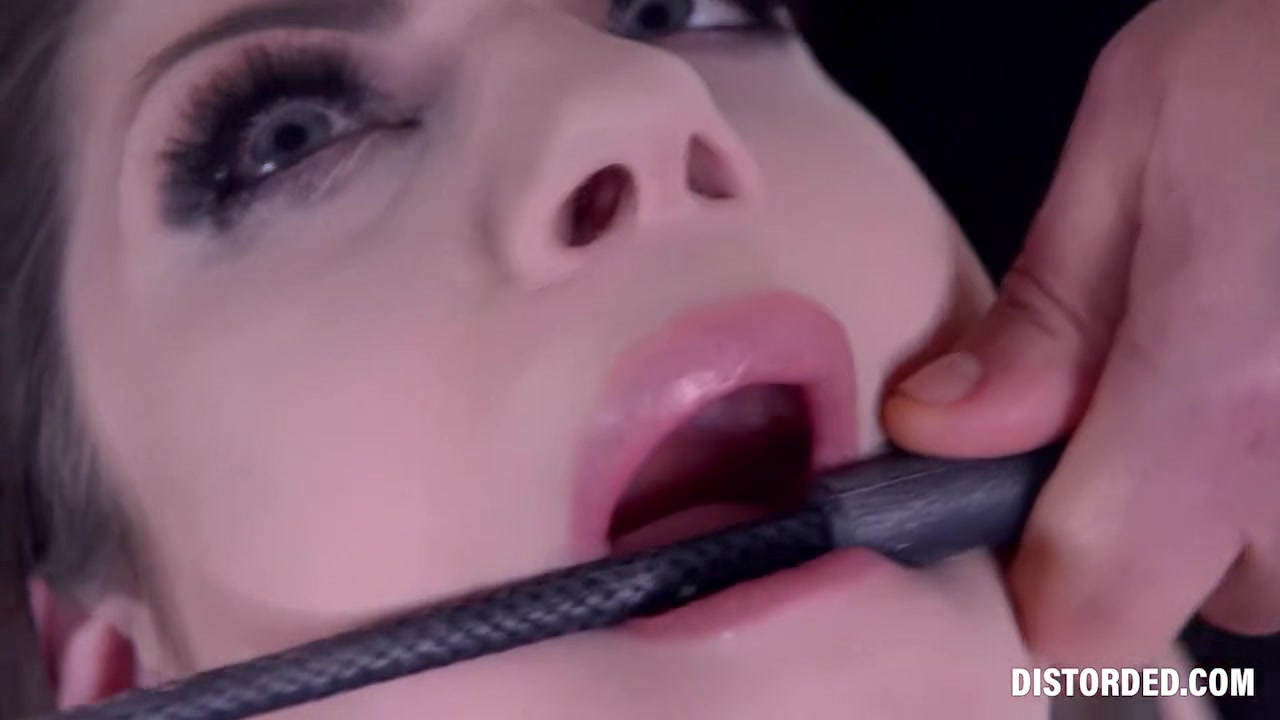 Fisting and Squirting - Distorded