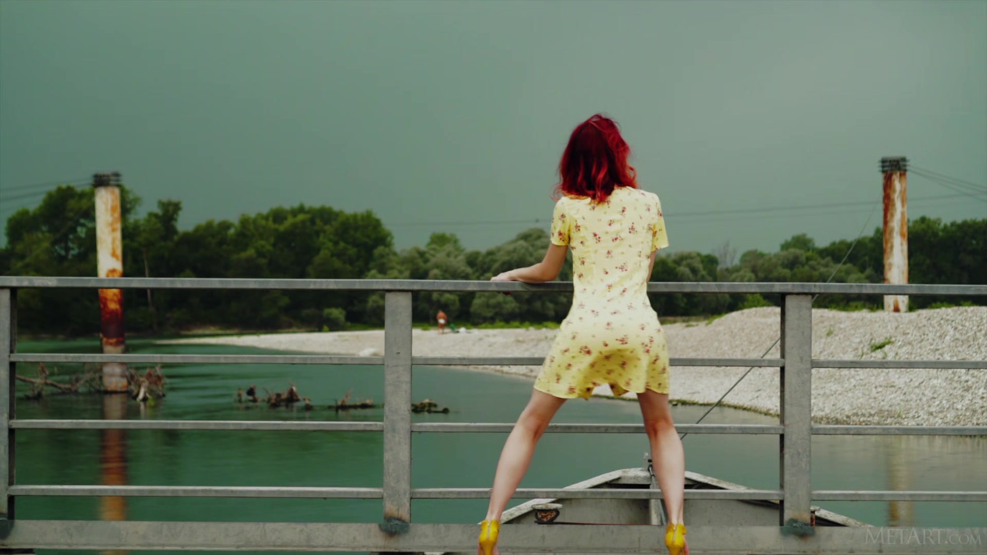 Teasing On The Bridge - Elin Flame - Met-Art