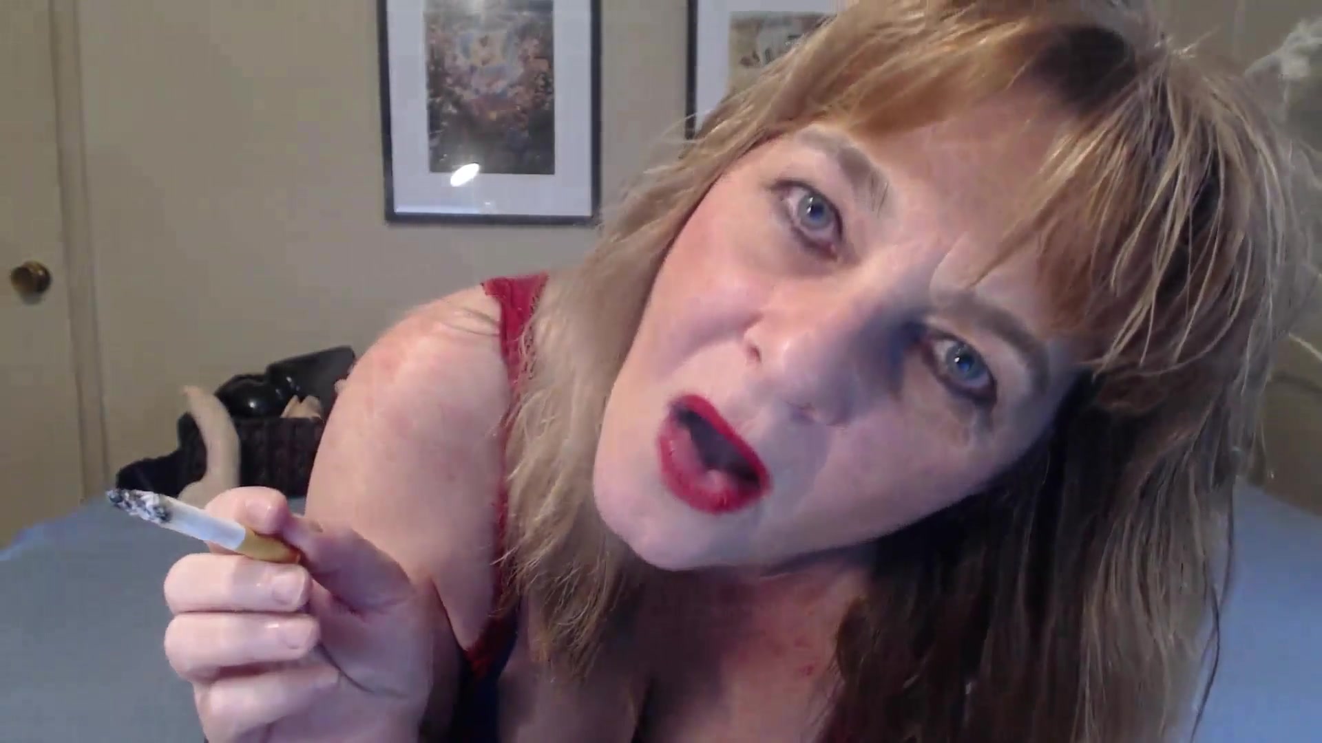 Your Smoking Slut - TacAmateurs