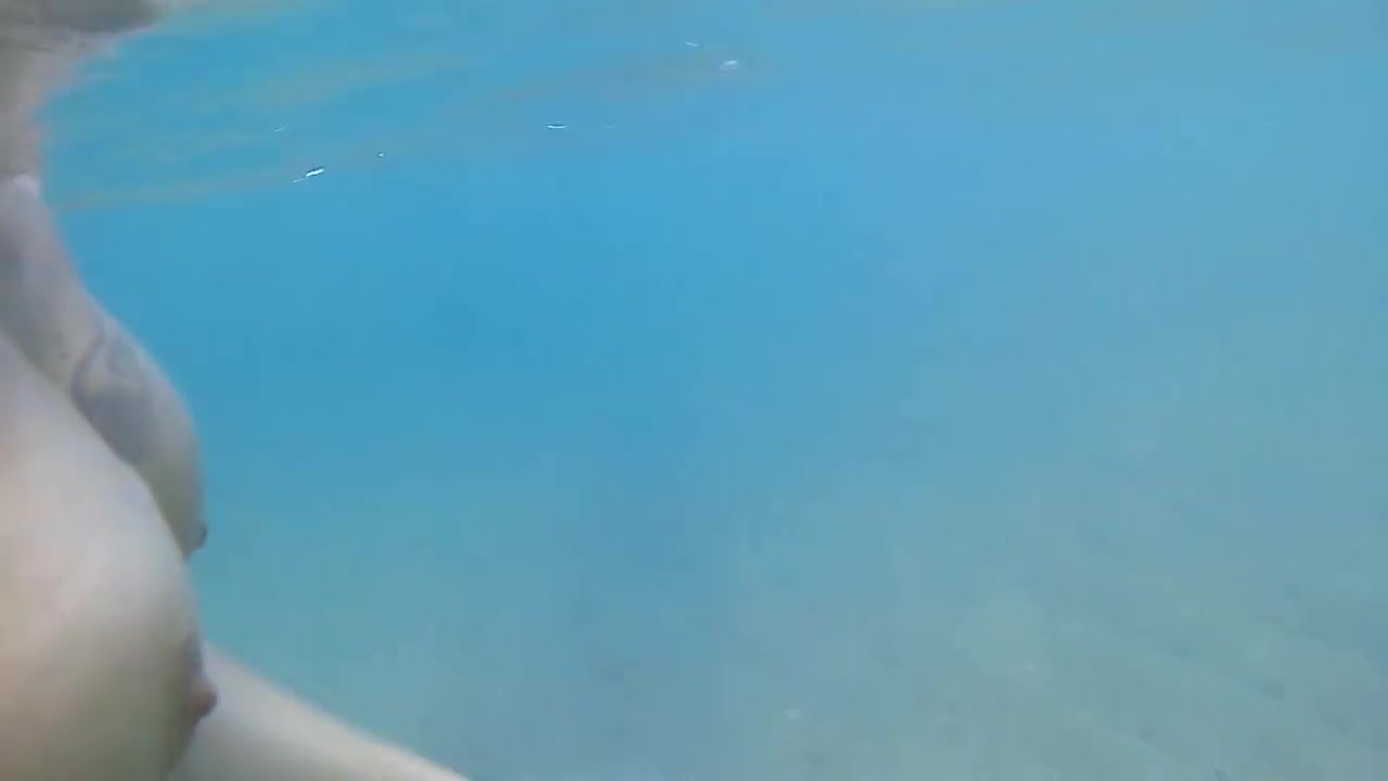 Luna Sucks Her Mouthpiece Underwater Before Getting Fucked
