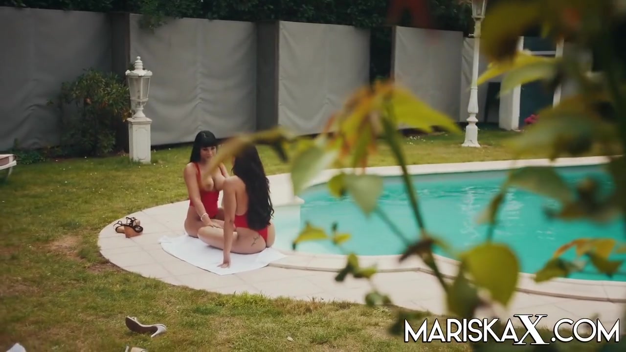 Mariska Fucking Poolside - Valentina Ricci And Mariska X