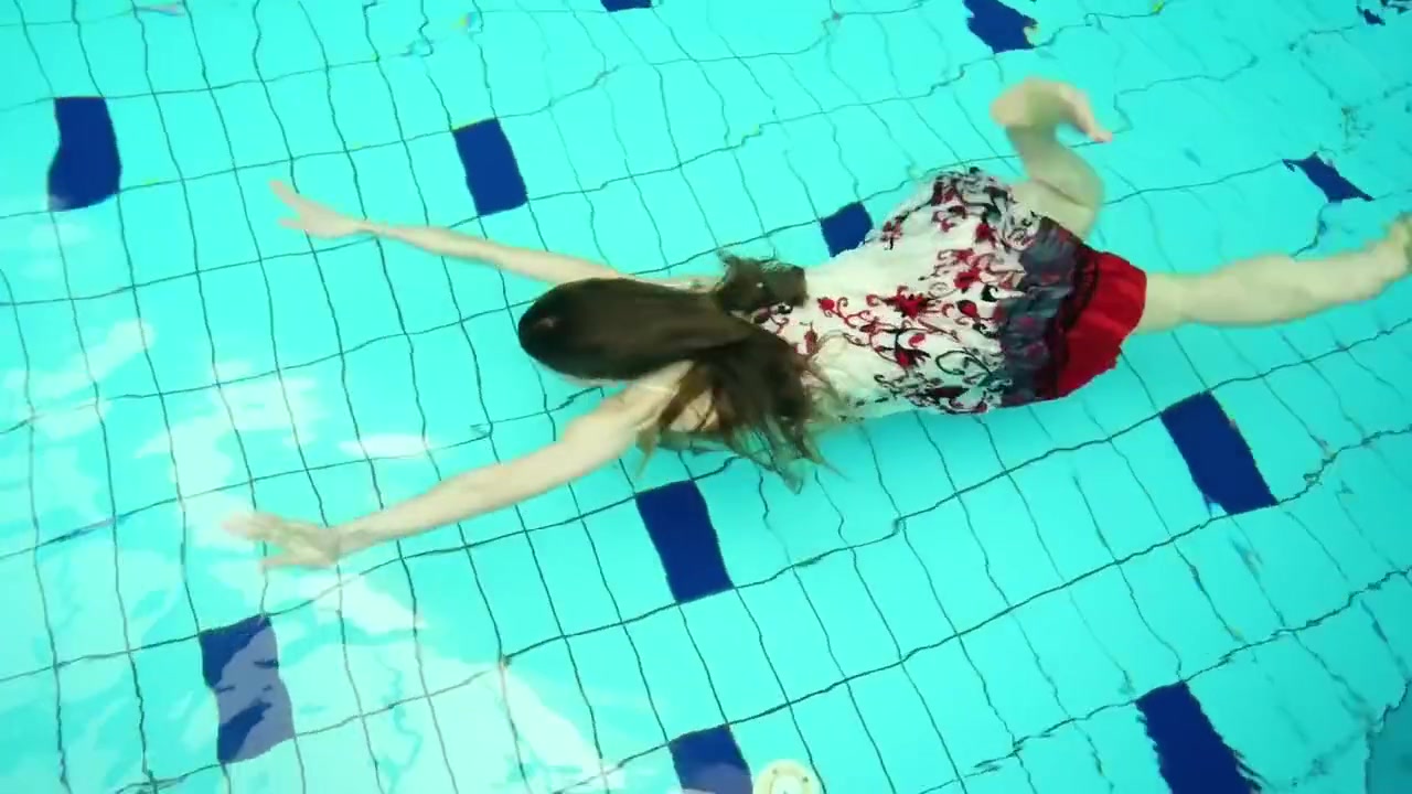 Marketa Surprises You Underwater Being Horny