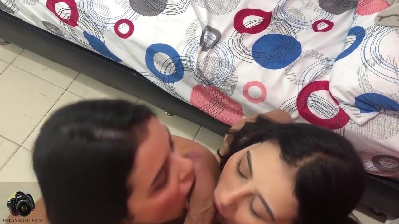 Mi Hermanastro Nos Folla A Mi Mejor Amiga Y A Mi - Trio - Porno En Espanol
