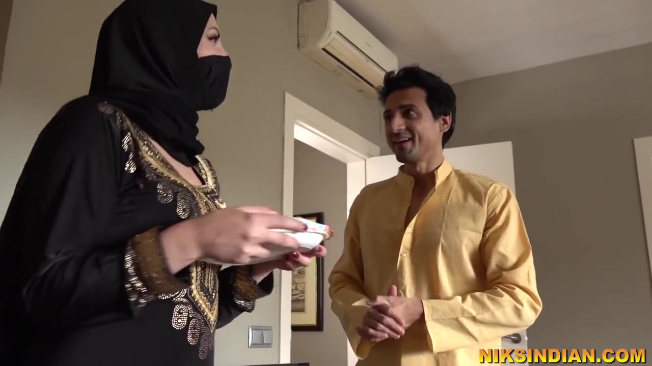 Muslim Bhabhi Ne Burka Utha Ke Apne Bhaiya Se Gaand Chudwa Li