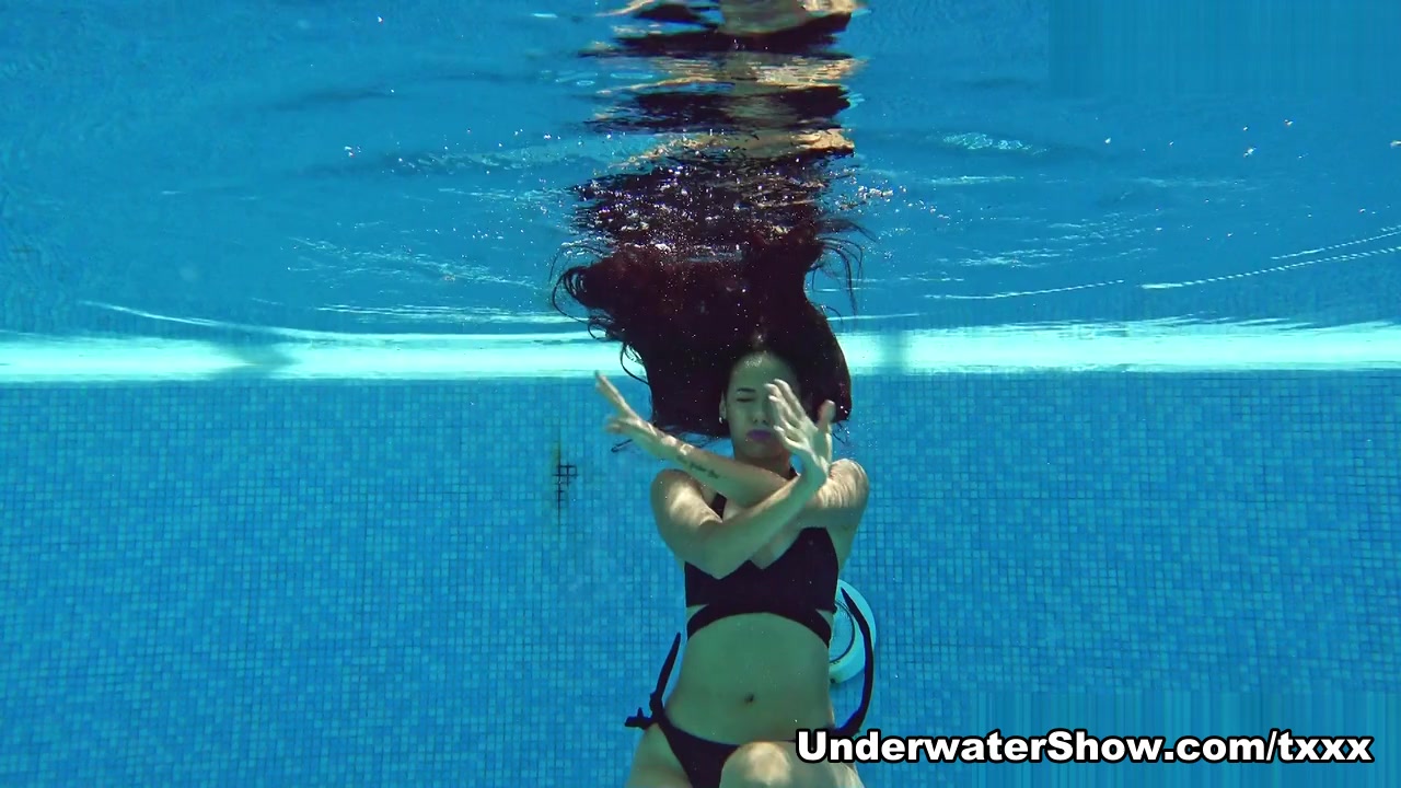 Andriena Andreina Video - UnderwaterShow