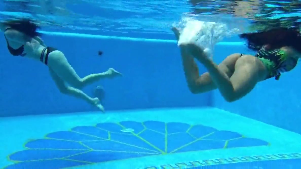 Sexy Babes With Big Tits Swim Underwater In The Pool