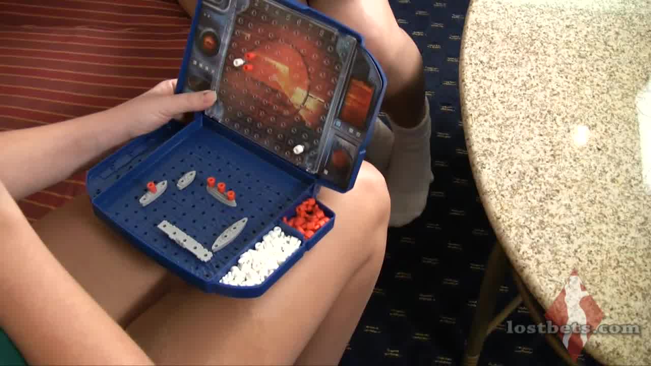 Ashley and Amber play Battlestrip
