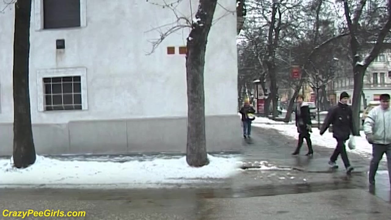 bbw milf peeing in public