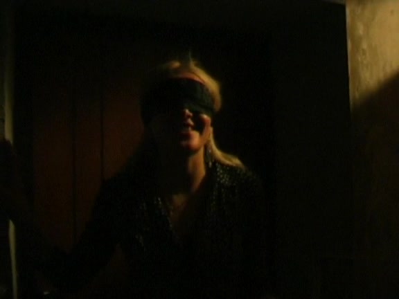 Blindfold cutie acquires anal sex toy up her wazoo