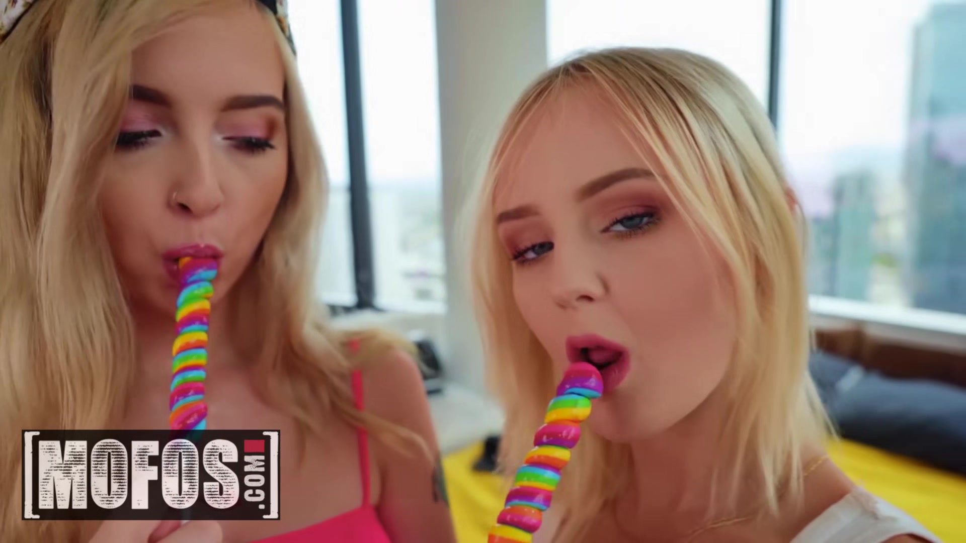 MOFOS Girls Gone Pink Lexi Lore Natalia Queen Summer Scissor