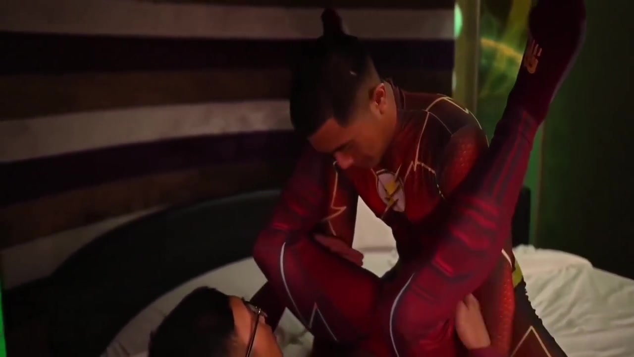 Flash Fudendo Atraves Do Multiverso 31 Min