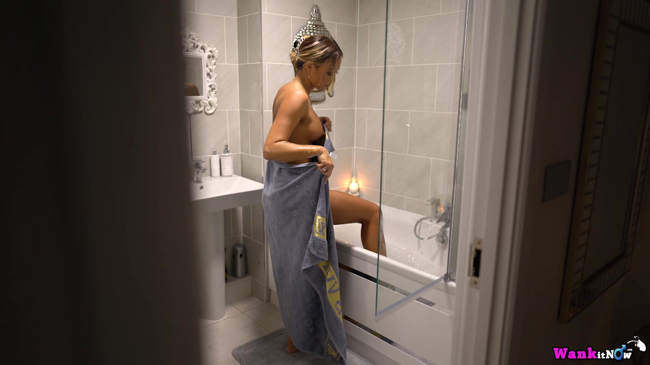 Natalia Forrest - Bath Time - Sexy Videos - WankitNow