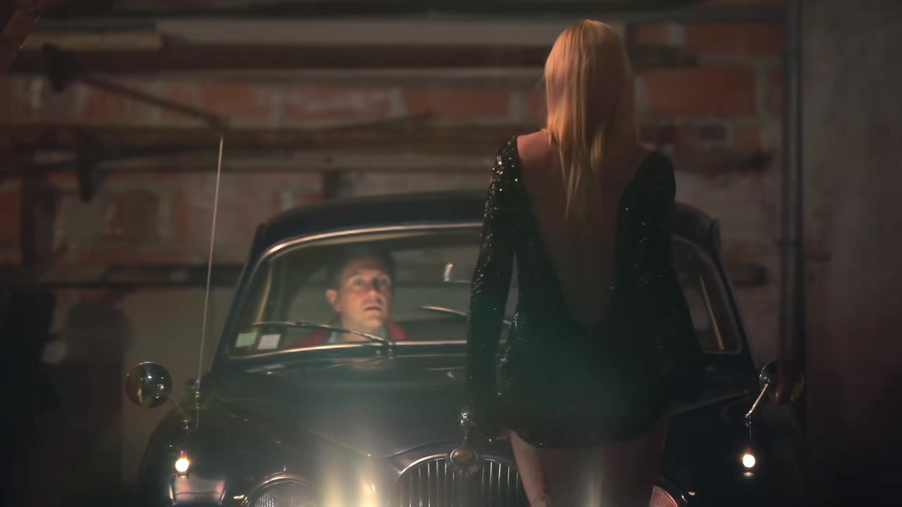 Coquette ventures into much harder lands… - Jacquie et Michel TV