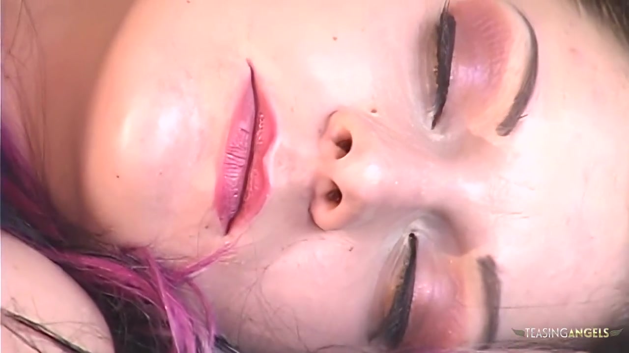 Fingering And Deepthroating Are The Fastest Way To Excite The Brunette Enough To Want Anal
