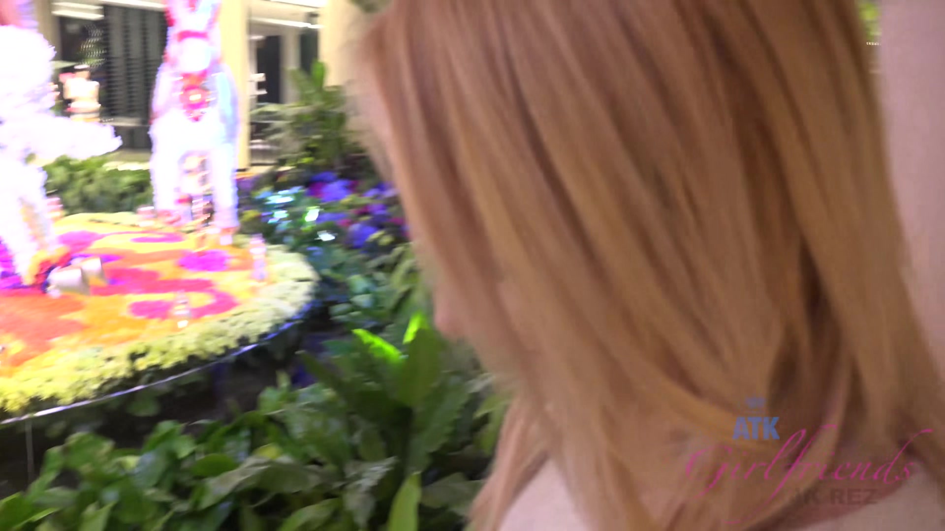 Virtual Vacation In Las Vegas With Sweet Teen Carmen Callaway 1/2