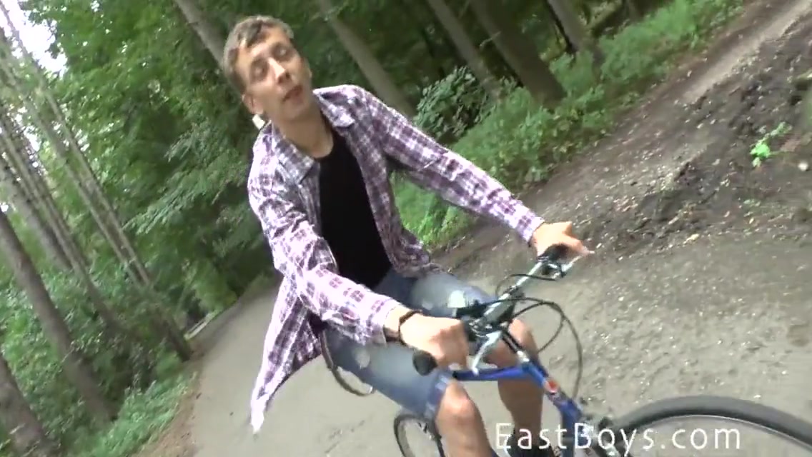 Handjob And Pissing In Public Park 4 Min
