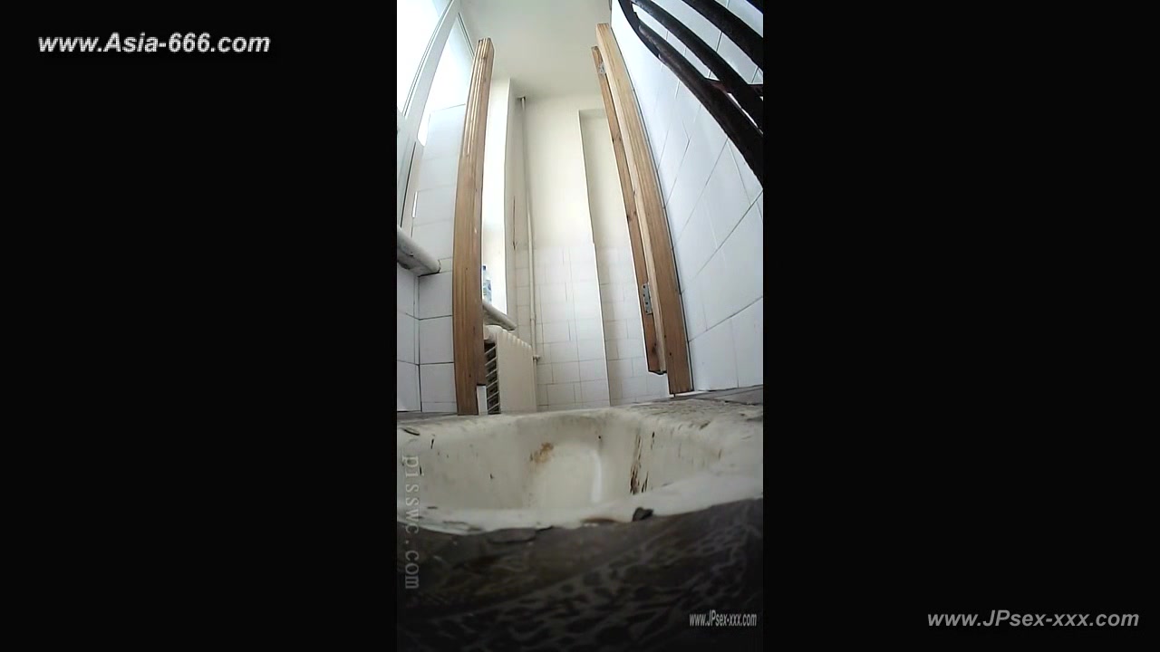 peeping blondes go to toilet.41