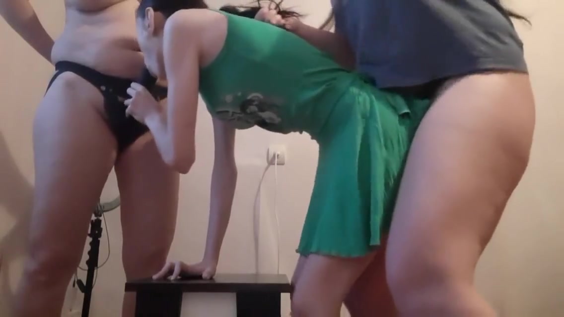 I And My Girlfriend Seduced Our Neighbor And Fucked Her Mouth And Pussy Girls 5 Min