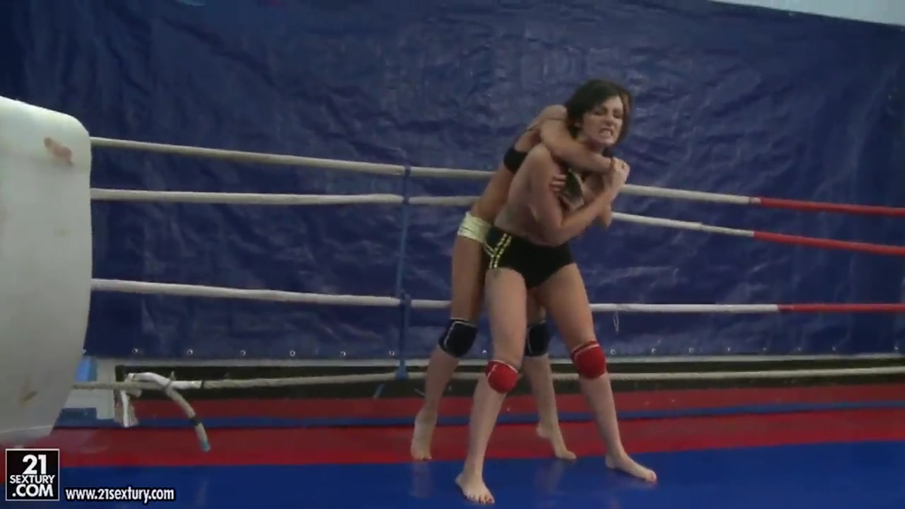 Lexi Ward and Selina duke it out in the ring