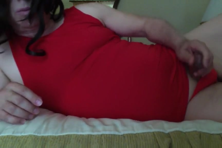 FEM SISSY IN RED FUCKING HERSELF